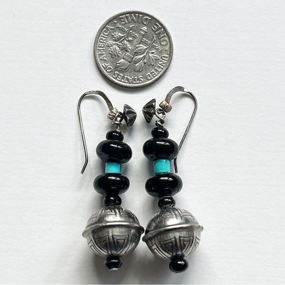 Vintage Southwestern Turquoise Onyx Sterling Silver Navajo Pearl Earrings - Picture 7 of 7